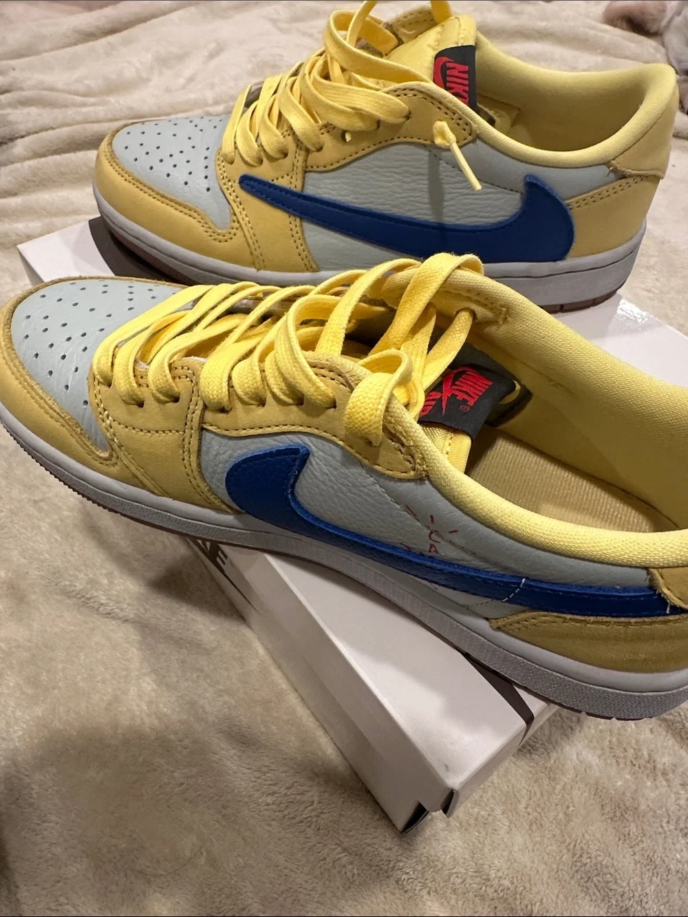 Nike Travis Scott x Air Jordan Yellow Blue DZ4137 700